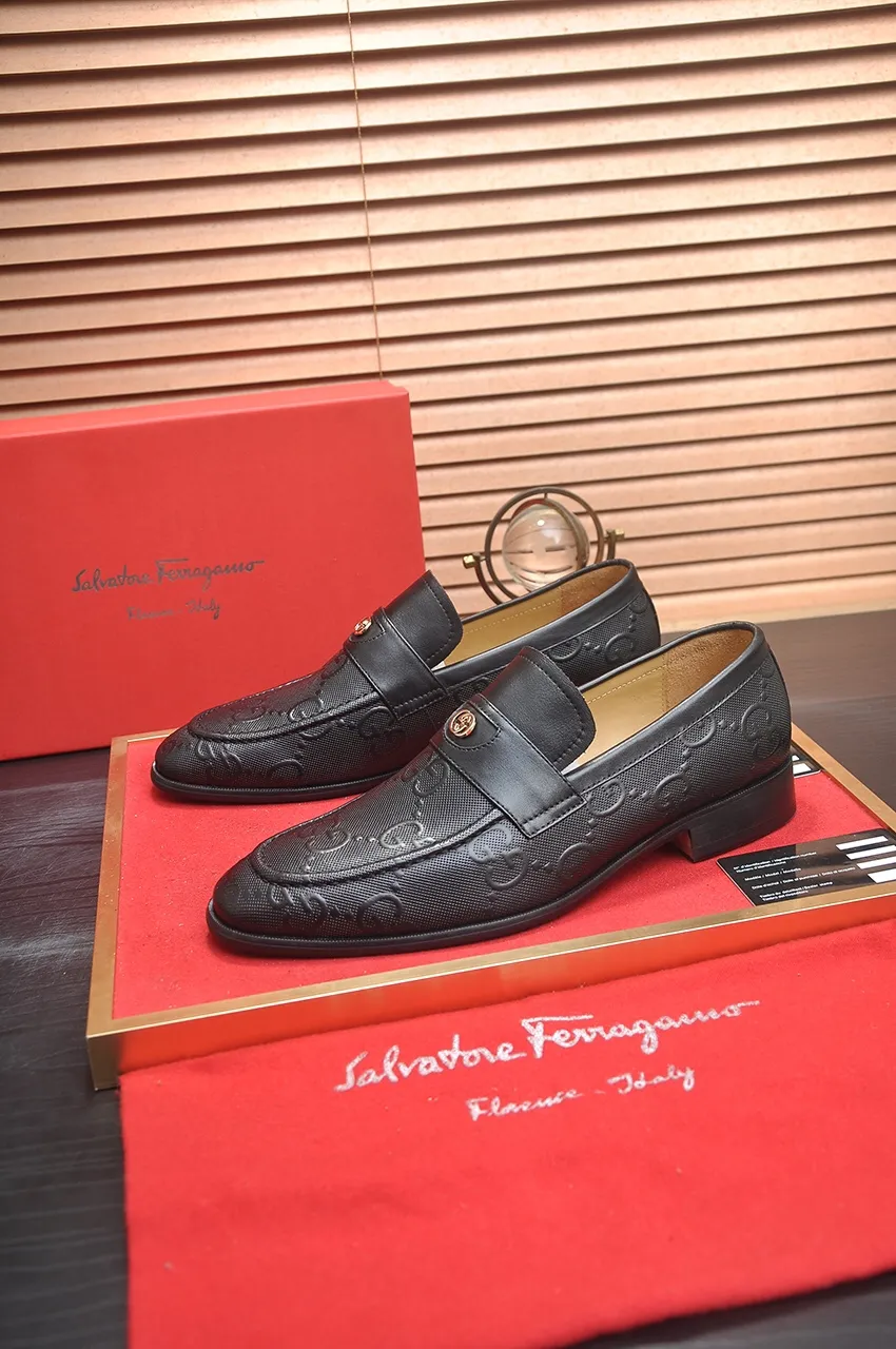 Men's shoes 💰520💶【GUCCI】 (High-end Niuli) New 🍀Gucci* - top version Gucci Peas shoes! Made of imported original cowhide, the inner top layer is comfortable cowhide lining! Original wear-resistant rubber outsole! High quality products! Code number 38-44!